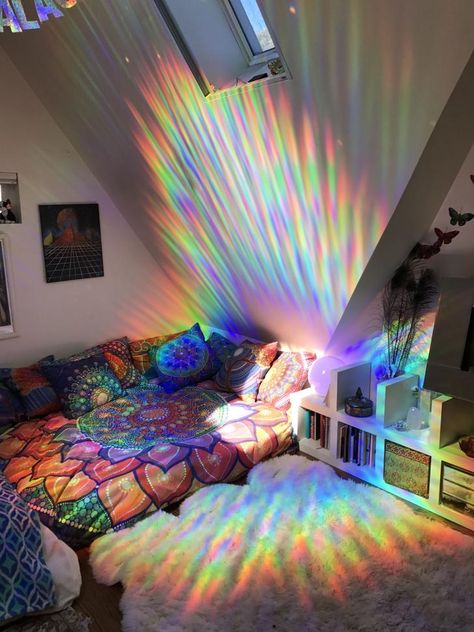 Sunlight through prismatic window film Hipster Decor, Hippie Bedroom, Rainbow Window, Hippy Room, Bohemian Bedroom Decor, Hippie Decor, Rainbow Light, Bohemian Bedroom, Bedroom Mirror