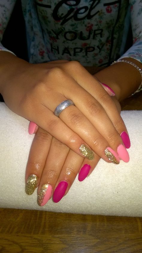 matte pink and gold glitter Rani Pink Dress, Simple Nail Paint, Golden Nail Art, Golden Nails, Rani Pink, Matte Pink, Simple Nail, Nail Paint, Golden Color