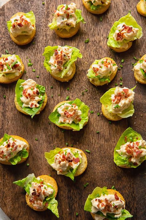 Chicken Salad Crostini, Prawn Canapes Ideas, Chicken Canapes Ideas, Chicken Canapes, Chicken Crostini, Savoury Canapes, Caesar Salad Bites, Caesar Sauce, 20 Anniversary