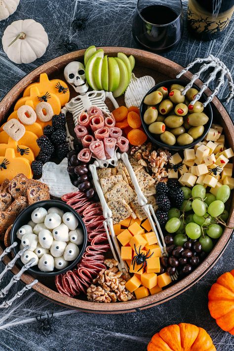 Halloween Charcuterie Board - Eat Yourself Skinny Halloween Breakfast Charcuterie Board, Breakfast Charcuterie Board, Breakfast Charcuterie, Halloween Charcuterie Board, Halloween Charcuterie, Halloween Party Appetizers, Halloween Breakfast, Spooky Snacks, Halloween Fest