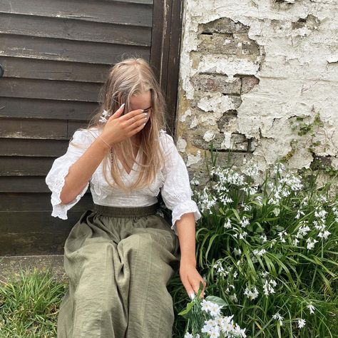 Spring cottagecore soft outfit #festival #startofsummer #cottagecore #beltane #warmcore #softposting #cabincore #cozycore #cosycore #cozyvibes #faecore #plantcore #forrestcore Spring Long Skirt, Long Skirt Outfit, Spring Cottagecore, Outfit Festival, Long Skirt Outfits, Beltane, Skirt Outfit, Skirt Outfits, Long Skirt