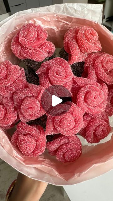 LUNA’S CORNER on Instagram: "Super easy candy gift idea 🌹🌹  #candybouquettutorial #DIYCandyBouquet #handmadegifts #candycraft  #diyprojects  #craftycreation #HandicraftIdeas #diygifts #pinterestinspired #CreativeDIY #candyarrangements #pinterestcrafts #handmadewithlove #craftingcommunity #bouquetdiy" Mexican Candy Bouquet, Bouquet With Candy, Candy Arrangements, Easy Candy, Candy Bouquet Diy, Candy Roses, Bouquet Tutorial, Painting The Roses Red, Mexican Candy