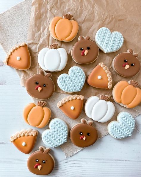 Liz Baker on Instagram: "Hope everyone has a fantastic Thanksgiving 🦃🥧🍪 I’m so thankful for my little cookie community! #baking#bakery#cookies#decoratedcookies#cookiereels#cookiedecoratingvideo #igers#reels#foodreels#dessertreels#royalicingcookies #fallbaking#fall#thanksgiving#thanksgivingcookies #happythanksgivng #sweet#dessert #hostess #thanksgivingfood#foodie" Simple Thanksgiving Cookies Royal Icing, Round Thanksgiving Cookies Royal Icing, Mini Thanksgiving Cookies Decorated, Friends Giving Cookies, Simple Thanksgiving Cookies Decorated, Simple Thanksgiving Sugar Cookies, Thanksgiving Sugar Cookies Easy, Turkey Shaped Cookies, Cookie Decorating Thanksgiving