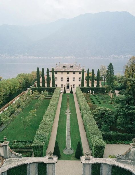 Santorini Wedding Venue, Old Money House, Comer See, Country Barn Weddings, Hills Resort, Lake Como Wedding, Lake Como Italy, Wedding Money, Wedding Petals