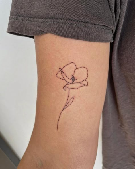 Hippe Piercings, Tiny Flower Tattoos, Inspo Tattoo, Lillies Tattoo, Bright Tattoos, Floral Tattoos, Mushroom Tattoos, Poppies Tattoo, Tattoo Graphic