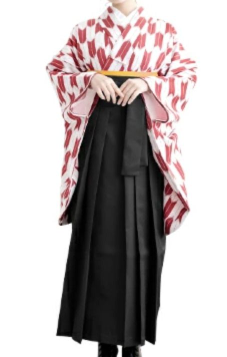 Japanese Attire Traditional, Kimono Pattern Design, Hakama Skirt, Kimono Hakama, Simple Kimono, Woman In Kimono, Japanese Designs, Japanese Traditional Clothing, Traditional Japanese Kimono