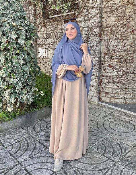 Khimar Style, Hijab Trend, Islamic Modest Fashion, Modest Outfits Muslim, Estilo Hijab, Stile Hijab, Simple Style Outfits, Blouse Casual Fashion, Hijab Fashionista