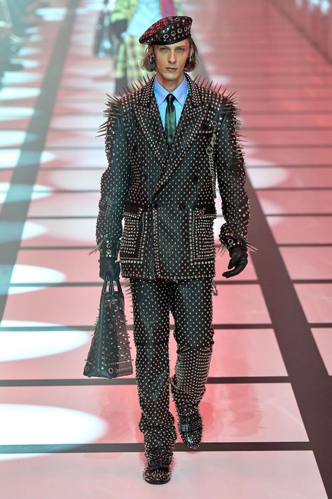 Gucci Fall 2022 Ready-to-Wear Fashion Show | Vogue Gucci Menswear Runway, Runway Fashion Men, Jjba Fashion, Gucci Fall 2022, Menswear 2022, Gucci 2022, Cactus Fashion, Silhouette Mode, Gucci Runway