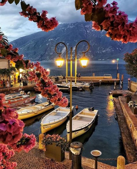 Italy In The Worlds™ | Travel på Instagram: “Lago di Garda 💕 Would you like to go here?⠀ Rate this from 1 to 10!⠀ _⠀ Tag your travel friends 👫 and use #italyintheworlds to be featured…” Lake Garda Italy, Garda Italy, Lake Como Italy, Italy Aesthetic, Lake Garda, Beautiful Places To Travel, Lake Como, Dream Destinations, Travel Aesthetic