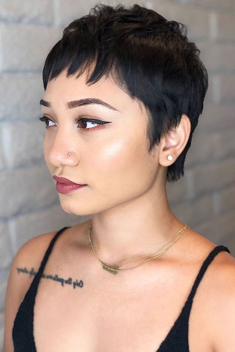 90s Pixie, Hairstyles Pixie, Pixie Crop, Long Pixie Hairstyles, Layered Hair With Bangs, Pixie Cut With Bangs, Ladies Hair, Short Hair Pixie Cuts, Short Bangs