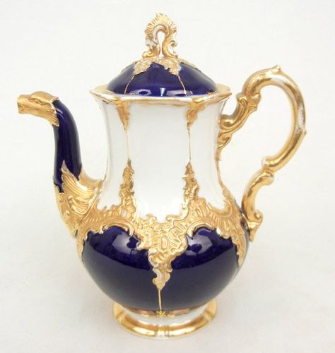 Meissen porcelain teapot, gilt and cobalt decoration Teapots Unique, Chocolate Pot, Meissen Porcelain, Coffee Pots, Chocolate Tea, Teapots And Cups, Porcelain Teapot, Tea Pots Vintage, Chocolate Pots