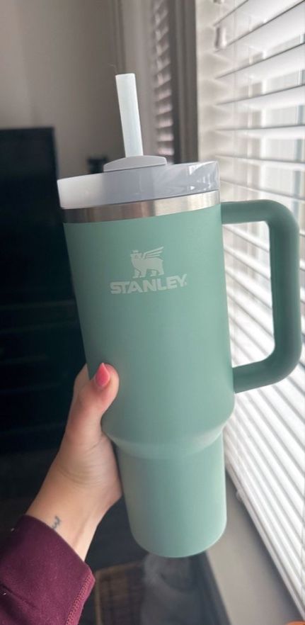 coffee Stanley tumbler for fall, girlies big tumblr Stanley Adventure Quencher, Stanley Adventure, Stanley Tumbler, Insulated Cups, Tumbler With Straw, Gel Nails, Straw, Tumbler, Heat