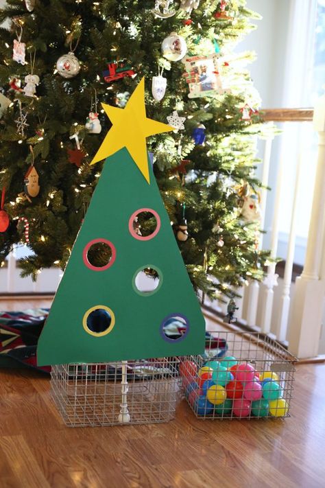 A fun and festive activity for the littlest one in your family: a Christmas-themed sort by color game! Christmas Games To Play, Fun Christmas Party Ideas, Xmas Party Ideas, Church Christmas Party, Christmas Party Games For Kids, Diy Holiday Party, Breakfast With Santa, Christmas Games For Adults, Xmas Games