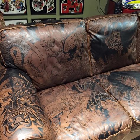 Rustic Tattoo, Tattoo Shop Interior, Tattoo Shop Decor, Tattoo Studio Interior, Tattoo Salon, Crust Punk, Studio Interior, Funky Furniture, Shop Interior