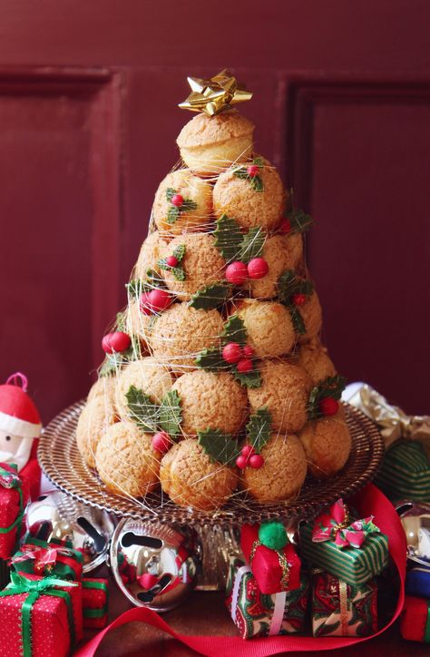 Christmas Croquembouche, Winter Torte, Chocolate Decoration, Peppermint Marshmallows, Holiday Sweets, Chocolate Pastry, Wedding Chocolate, Grazing Table, Choux Pastry