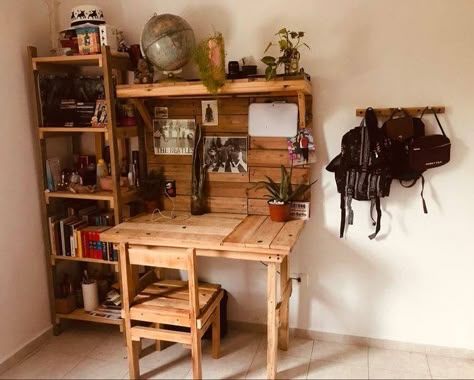 Wood Desk Aesthetic, Libreros Aesthetic, Rooms Bed, Bed In Closet Aesthetic, Bed In Closet Ideas, Closet Aesthetic, Rustic Desk, Deco Studio, Aesthetic Tiktok