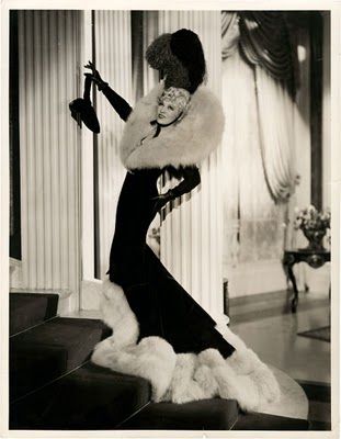 livin vintage: Hollywood and Fashion: Mae West and Elsa Schiaparelli Hollywood Vintage, Patron Vintage, Vintage Hollywood Glamour, Glamour Vintage, Mae West, Elsa Schiaparelli, Old Hollywood Glam, Actrices Hollywood, Vintage Glam