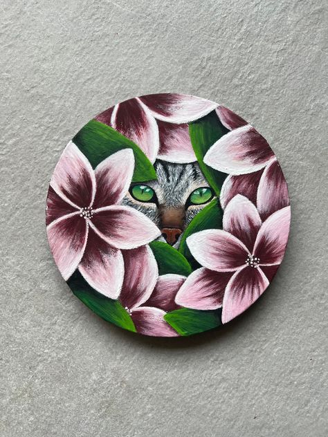 This is an acrylic painting painted by me on a round canvas with a diameter of 20 cm. Please contact us if you have any questions. Round Canvas Art Acrylics, Painting Ideas On Round Canvas, Painting On Circle Canvas, Circle Canvas Painting Ideas, Acrylic Painting Cat, Circle Canvas Painting, Painting On Round Canvas, Round Canvas Art, Circle Paintings