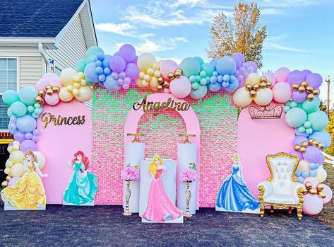 Princess Birthday Backdrop Ideas, Princess Theme Birthday Backdrop, Princess Decorations Party Backdrops, Disney Princesses Party Ideas, Disney Princess Backdrop Diy, Princess Theme Birthday Party Backdrops, Princess Balloon Arch Ideas, Princess Balloon Backdrop, Princess Theme Balloon Decoration