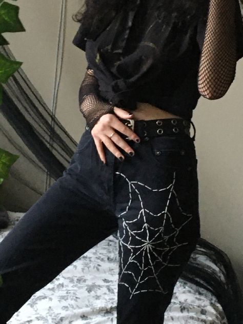 Embroidered Spider Web, Spider Web Jeans, Alt Embroidery, Embroidered Spider, Punk Fashion Diy, Painted Clothes Diy, Diy Clothes Design, Embroidered Pants, Painted Clothes