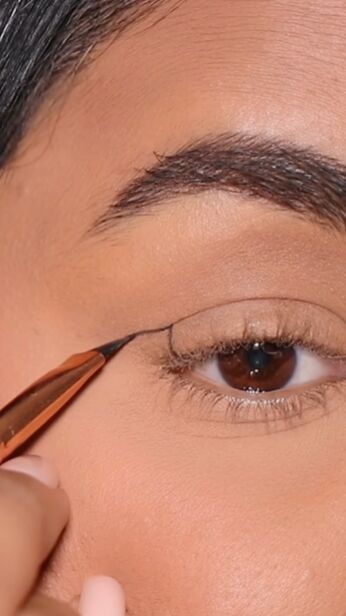 How To Make Eyeliner Wings, Wing Eyeliner Makeup Look, Wing Eyeliner For Round Eyes, How To Do The Perfect Winged Eyeliner, Bay Wing Eyeliner, How To Do Winged Eyeliner For Beginners Hooded Eyes, Winged Eyeliner Over 40, Batwing Eyeliner Tutorial, How To Wing Eyeliner Easy