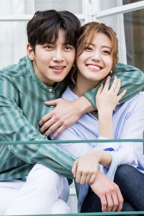 Love In Trouble Episodes 1 - 40 [Photos] Added new images for the upcoming #kdrama "Suspicious Partner" Korean Celebrity Couples, Interracial Celebrity Couples, Celebrity Couple Costumes, My Shy Boss, Suspicious Partner Kdrama, Black Celebrity Couples, Old Celebrities, Gu Family Books, Suspicious Partner