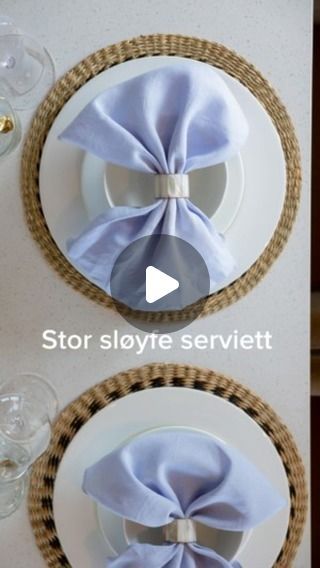 Mona litland on Instagram: "BIG BOW🎀 er ikke denne fin vel!!! 🤩🤩 
 Stoffservietter kan virkelig gi en WOW faktor til bordet. Og jeg elsker sløyfer!!! 
.
.
.
.
.
.
#napkins #serviett #napkinsfolding #tablesetting #tabledecor #tablescapeinabox #borddekking #fest #party #rose #serviette #holiday #interiør #design #rosé" Paper Napkin Folding Bow, Napkin Fold With Ring, Napkin Ring Folding, Paper Napkin Folding Ideas, Napkins Folding, How To Fold Napkins, Table Scaping, Napkin Ideas, Napkin Art