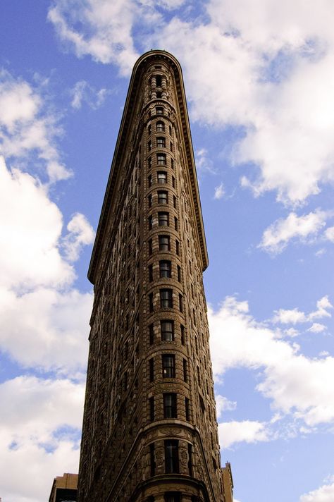 Gallery of AD Classics: Flatiron Building / Daniel Burnham - 9 Flat Iron Building New York, Daniel Burnham, Buildings In New York, Flat Iron Building, Arch Building, New York Landmarks, Flatiron Building, Classic Architecture, Iconic Buildings