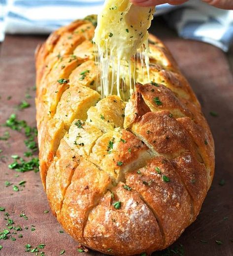 Bread Pull Apart, Tear And Share Bread, Christmas Recipes Appetizers, Garlic Cheese Bread, Recipetin Eats, Recipe Tin, Cheesy Garlic Bread, Garlic Cheese, Cheesy Bread