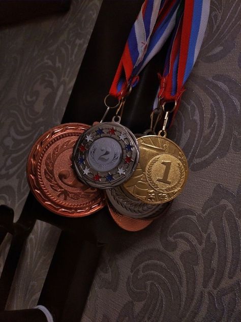 School Medals Aesthetic, Gymnastics Medals, Swimming Medals, Taekwondo Wallpaper, Academic Awards, Cotton Ball Lights, Running Medals, Sports Medals, Award Display