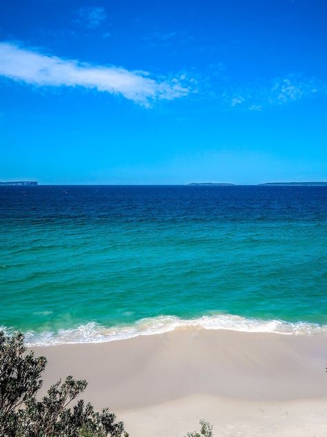 beach in australia Hyams Beach, Jervis Bay, Guinness Book Of World Records, Guinness Book, Crystal Clear Water, Turquoise Water, Whale Watching, Shell Jewelry, White Sand Beach