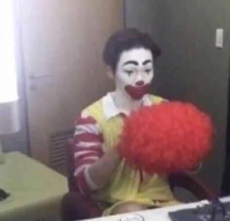 Clown Meme, Response Memes, A Clown, Face Reveal, Cartoon Memes, Funny Reaction Pictures, Cute Memes, Wholesome Memes, Meme Faces