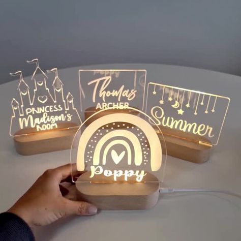 🎁These cute personalized night lights are the perfect gift for your kids! Can be used as a cute decoration for your kids room or baby room. | By Woodgifty Uv Printing Ideas Products, Personalized Night Lights, Acrylic Gift, Acrylic Decor, Laser Lights, All Craft, Laser Cut Wood, Popular Videos, Night Lights