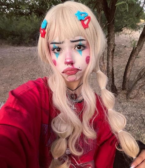 Cute Clown Makeup, Halloween Makeup Clown, Cute Emotes, Funky Makeup, Graphic Makeup, Cute Clown, Halloween Makeup Inspiration, Swag Makeup, Clowning Around