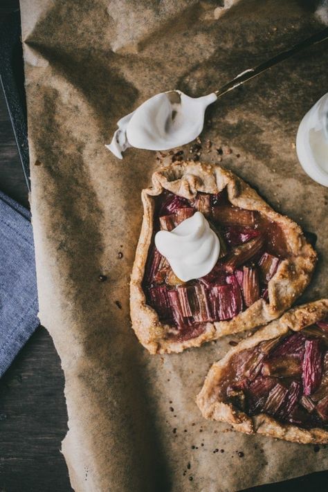 Rhubarb and Rye-Cinnamon Tartlets - Izy Hossack - Top With Cinnamon Rhubarb Galette, Strawberry Season, Rhubarb Pie, Strawberry Rhubarb, Quick Bread Recipes, Köstliche Desserts, Friendly Reminder, Spring Recipes, Rhubarb