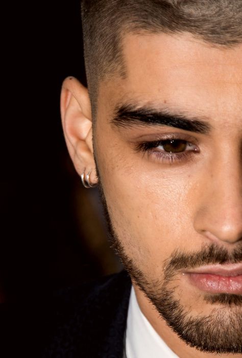 Zane Guys Ear Piercings, Zayn Malik Hairstyle, Men's Piercings, Zayn Malik Style, Double Ear Piercings, Zayn Malik Photos, Zayn Malik Pics, Handsome Arab Men, Daith Piercing