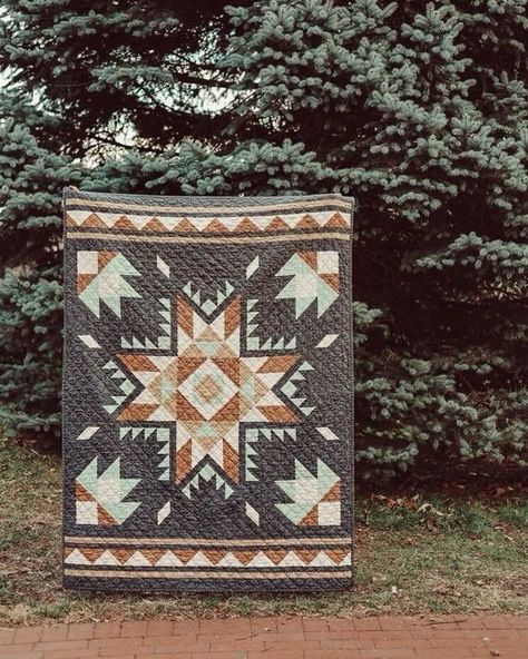 Fabric Salvage Projects Ideas, Solid Fabric Quilt Patterns, Western Baby Quilt Patterns, Southwestern Quilts Patterns, Quilt Patterns Western, Intricate Quilt Patterns, Outdoor Quilt Patterns, Pendleton Quilt Pattern, Western Quilt Ideas