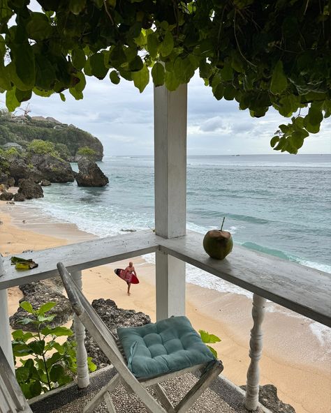 Few places I’d highly recommend in Uluwatu, Bali: 👇🏼 ☕️ Salty Coffee - lovely spot for breakfast near Bingin Beach. They do sweet and savoury waffles, and really delicious coffee and smoothies. 🧘🏻‍♀️Temple Lodge Yoga - technically a hotel, but they offer yoga classes for everyone, not just hotel guests. Located right over the cliff on the way to Bingin. 📚 The Sun & Surf Stay - The BnB we stayed in for a few nights. They have a cafe right on the beach, with the most perfect and peaceful vi... Savoury Waffles, Bingin Beach, Bali Uluwatu, Unique Sauces, Surf Coffee, Bali Trip, Savory Waffles, Uluwatu Bali, Bali Beaches