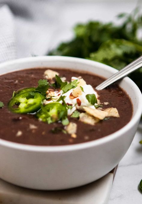 Lemon Zest Recipes, Easy Black Bean Soup, Clean Eating Soup Recipes, Black Bean Soup Recipe, Bean Soup Recipe, Bean Soup Recipes, Black Bean Soup, Delicious Soup Recipes, Spicy Dishes