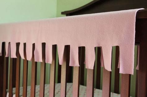 DIY no sew teething guard-seriously considering this, I think I am overloaded on sewing projects for baby Dietz Crib Teething Guard, Baby Crib Diy, Diy Crib, Sew Baby, Crib Rail Cover, Rail Guard, Easy Baby Blanket, Crib Rail