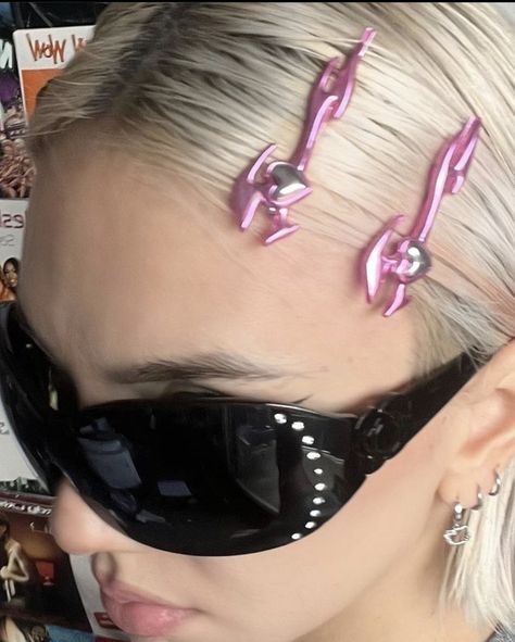 Futuristic Hair Accessories, Y2k Futuristic Aesthetic, Bow Stacking, Futuristic Hair, Y2k Hair Accessories, Hair Clips Aesthetic, Y2k Futuristic, Y2k Hair, Pink Hair Clips