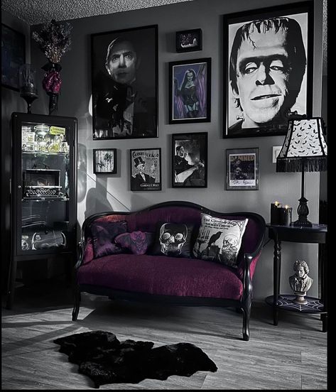 Goth Living Room, Casa Rock, Gothic Living Room, Horror Room, Gothic Decor Bedroom, Salon Suites, Dark Home Decor, Goth Home, Goth Home Decor