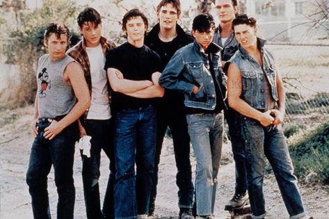 80s Movie Halloween Costumes - Pop-Culture, Film Inspo Boy Hairstyles, The Outsiders Preferences, Dallas Winston, The Outsiders 1983, Ralph Macchio, 90s Movies, Staring At You, Stay Gold, Little Sisters