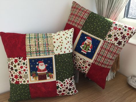 Christmas Mini Patchwork Cushion - Made by Jan - 2016-11 Christmas Patchwork Cushion, Christmas Patchwork Pillow, Quilted Christmas Pillows, Christmas Pillows Diy Sewing Projects, Fabric Christmas Decorations, Christmas Pillows Diy, Christmas Decorations Sewing, Mini Patchwork, Christmas Quilting Projects