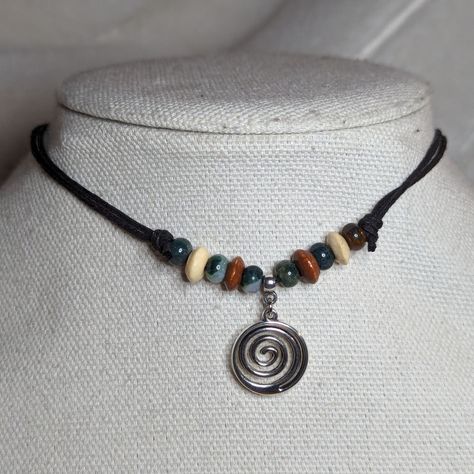 Moss Agate Spiral Swirl Wooden Hippie Beaded Adjustable Black Rope Necklace Comes On An Adjustable Waxed Black Cord Necklace. Necklace Is Adjustable From Approximately 13" To 22". Bead Color Will Vary As These Are Made To Order. Recycled Jewelry Necklaces, Hippy Necklaces Aesthetic, Cool Homemade Jewelry, Wooden Beaded Jewelry, Handmade Beaded Jewelry Earrings, Cryptidcore Jewelry, Outfits With Lots Of Accessories, Home Made Necklace, Cool Necklaces Unique