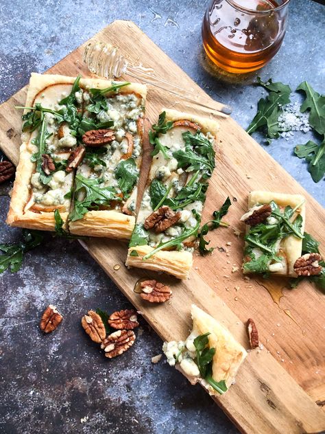 Food For Company, Flatbread Appetizers, Pear And Gorgonzola, Pear Gorgonzola, Pear Pizza, Puff Pastry Crust, Gourmet Appetizers, Flatbread Recipe, Sliced Pears