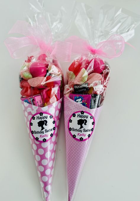 Candy Cones Party Favors, Barbie Goodie Bag Ideas, Barbie Candy Bags, Barbie Gift Bags, Barbie Gift Ideas, Tarts Strawberry, Barbie Party Favors, Sweet 16 Sleepover, Pixie Stick