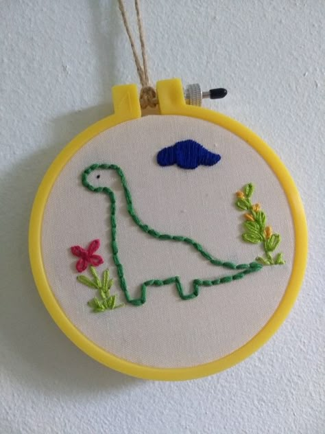 Small Dinosaur Embroidery, Embroidery Designs Dinosaur, Embroidery Dinosaur Simple, Dinasour Embroidery Easy, Simple Dinosaur Embroidery, Dinosaur Hand Embroidery, Dinosaur Embroidery Design, Embroiding Designs, Boy Embroidery Ideas