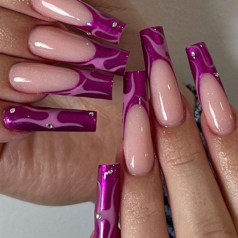 Michelle Lee on Instagram: "Blissed out in a purple haze by the talented @marcia_nails 💜 #nailart #naildesign #nailtrend #viralnailtrend #trendingnailart #nailsofinstagram #nailenhancements #nails #acrylicnails #gelnails #nailstoinspire #nailartclub #nailjunkie #nailtrend #nailporn #cutenails #glitternails #nailgoals #nailed #nailswag #clawaddict #nailinspo #nailinspiration #christmasnails #getnailed #stilettonails #almondnails #coffinnails 👉🏻 For more nail art inspiration, see Pinterest link Galaxy Nails, Pink Chrome Nails, Long Press On Nails, Purple Nail Designs, Nail Pops, French Nail Art, Glitter Decor, Blue Nail Designs, Thanksgiving Nails