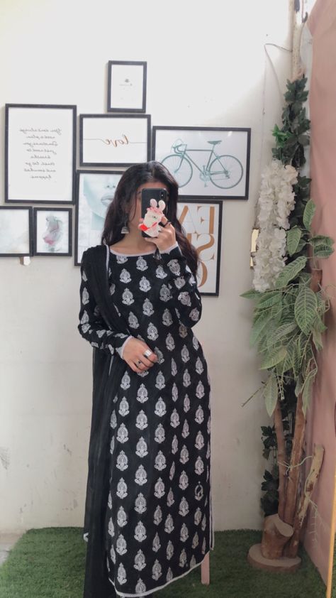 Cotton Dress Pattern, Pretty Dresses Casual, Stylish Kurtis Design, Simple Frocks, Smart Casual Dress, Simple Kurta Designs, Simple Kurti Designs, Stylish Short Dresses, Desi Fashion Casual